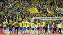 Para pemain Swedia merayakan kemenangan atas Prancis pada laga kualifikasi Piala Dunia 2018 di Stadion Friends Arena, Solna, Jumat (9/6/2017). Swedia menang 2-1 atas Prancis. (AFP/Jonathan Nackstrand)