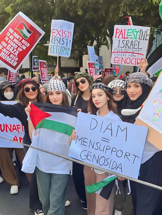 Syifa Hadju ikut turun ke jalan membela Palestina di Jakarta. Dengan paras cantiknya, Syifa Hadju disebut sebagai Bella Hadid-nya Indonesia. Intip potret selengkapnya! [@novialatas]