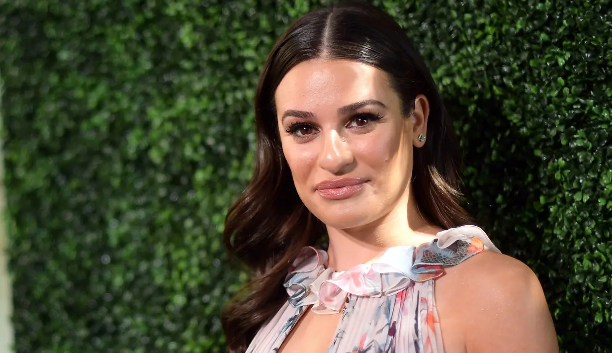 Hailee Steinfeld adalah fans Lea Michele, begitu ia menta tanda tangan, ia dicuekin. (stylecaster.com)