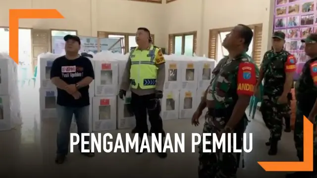 Polri dan TNI Singkawang lakukan patroli bersama di wilayah perbatasan hari Minggu (14/4). Patroli dilakukan untuk memastikan keamanan dan kesiapan jelang pencoblosan tanggal 17 April mendatang.