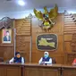 Konferensi pers perkembangan kasus virus corona baru yang memicu COVID-19 di Gedung Grahadi, Sabtu (28/3/2020) (Foto: Liputan6.com/Dian Kurniawan)