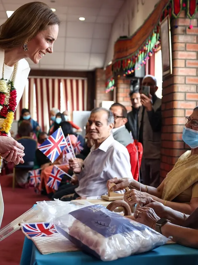 Kate Middleton Saat Rayakan Holi Bersama Komunitas India dengan gaya sustainable fashion. [@princeandprincessofwales]