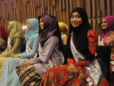 Para finalis Puteri Muslimah Indonesia 2015, Jakarta, Senin (11/5/2015). Setelah melakukan audisi di berbagai kota, akhirnya terpilih 25 finalis untuk bersaing menjadi Puteri Muslimah Indonesia 2015 (Liputan6.com/Herman Zakharia)