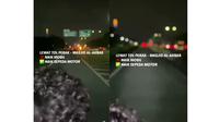 Tangkapan layar video viral 2 pemuda masuk tol pakai motor di Surabaya (Liputan6.com/Istimewa)