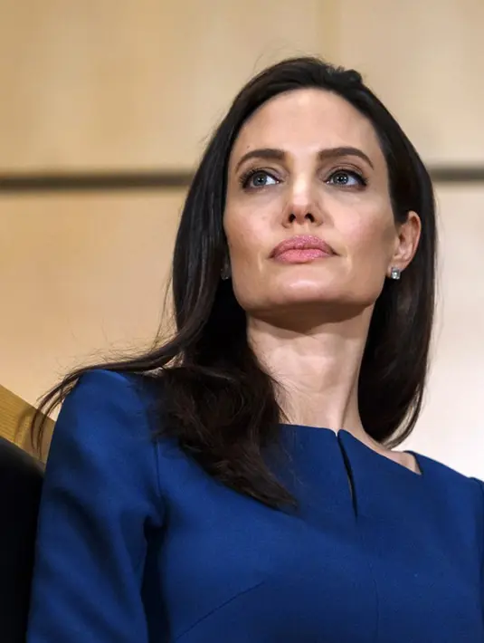 Sudah siap namun bukan berarti Jolie telah memiliki seorang pria ang berhasi menggantikan sosok Brad Pitt di hatinya. Ia hanya mengizinkan dirinya untuk membuka diri urusan cintanya demi masa depan. (AFP/Bintang.com)