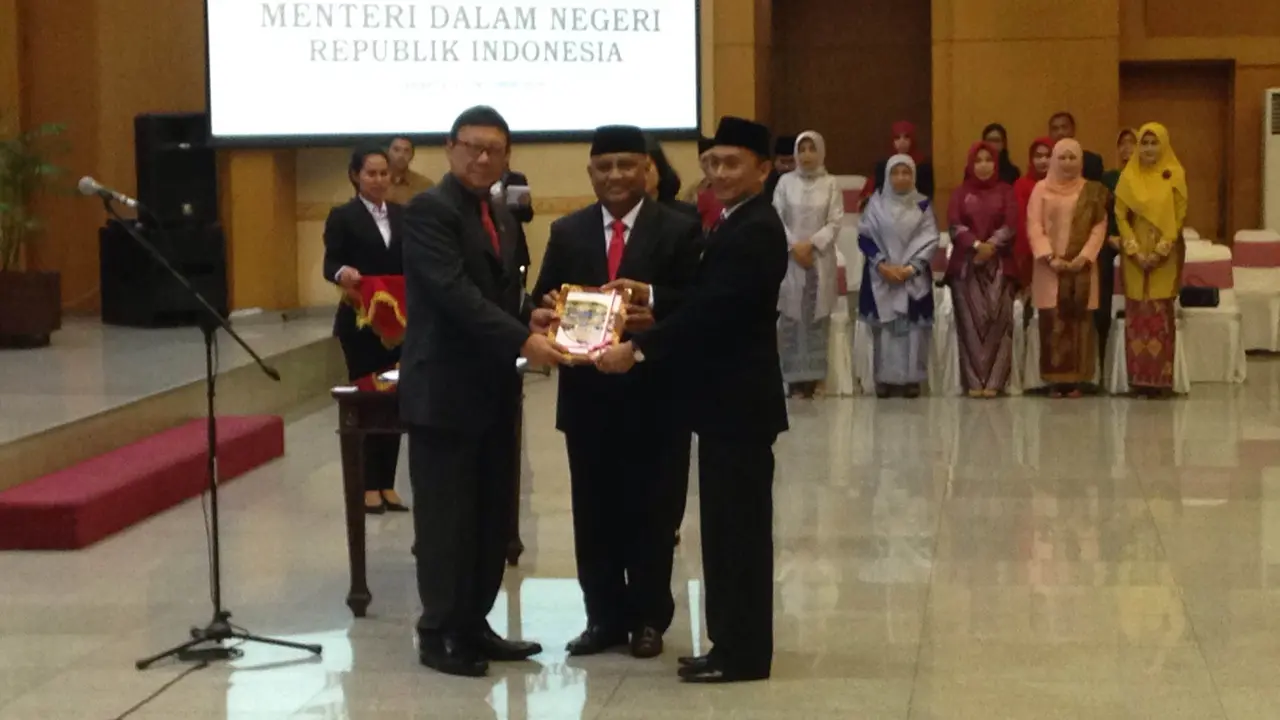  Menteri Dalam Negeri Tjahjo Kumolo kembali melantik tiga pelaksana tugas kepala daerah.