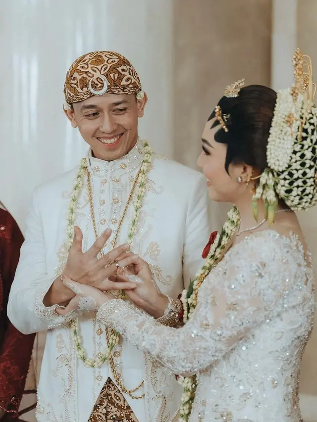 6 Potret Pasangan Pebulu Tangkis Rian Ardianto dan Ribka Sugiarto Resmi Menikah dalam Balutan Adat Jawa