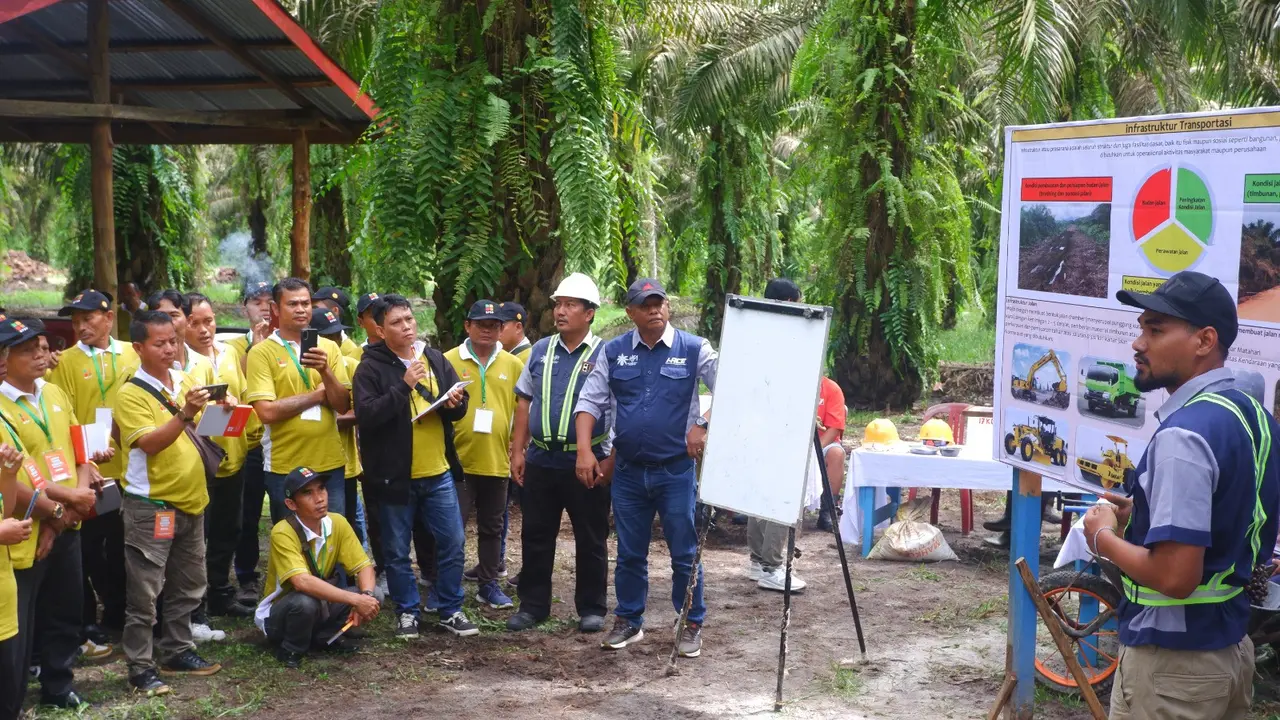 Petani sawit belajar di Landak, Kalbar. (Foto: Liputan6.com/Aceng Mukaram)