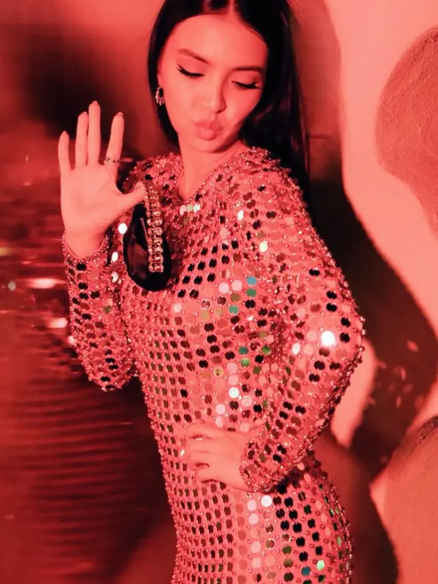 Raline Shah Mirip Lampu Disko.[@ralineshah]