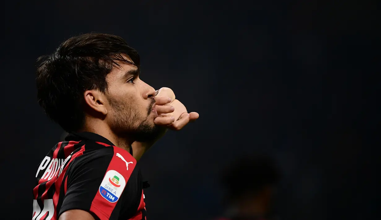 Gelandang AC Milan, Lucas Paqueta merayakan gol yang kemudian dianulir oleh VAR saat bertanding melawan Empoli pada laga Serie A Italia di stadion San Siro pada tanggal 22 Februari 2019. AC Milan resmi melepas Lucas Paqueta ke Olympique Lyon. (AFP/Marco Bertorello)