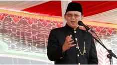 Gubernur DKI Jakarta Basuki T Purnama atau Ahok merasa belum puas dengan kinerjanya selama setahun ini. Menurut dia masih banyak kekurangan di sana-sini dalam membangun Ibu Kota. Salah satunya yang membuat Ahok gusar adalah lambatnya produksi bus untuk me