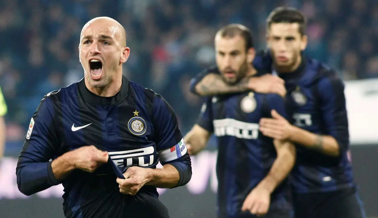 Esteban Cambiasso hijrah ke Inter pada awal musim 2004-2005. Bersama Inter, Cambiasso meraih 5 gelar Serie A, empat Coppa Italia, empat Supercoppa Italia, dan gelar Liga Champions musim 2009-2010. (AFP/Carlo Hermann)