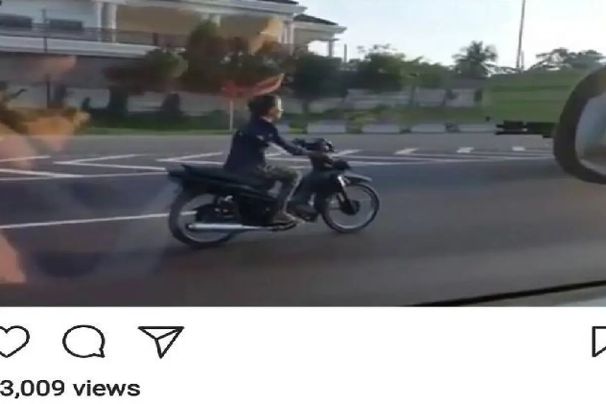 Emak-emak masuk tol (Foto:Istimewa)