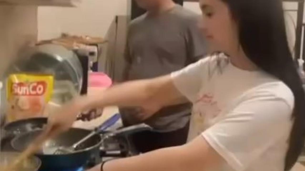Pacaran Beda 13 Tahun, Richelle Skornicki Dapat Restu dari sang Mama - Boleh Jalan Bareng Aliando tapi Harus Dipantau