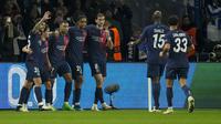Paris Saint-Germain meraih kemenangan 2-0 atas Real Sociedad pada laga leg pertama 16 besar Liga Champions musim ini di Parc des Princes, Paris, Kamis (15/2/2024) dini hari WIB. Satu dari dua gol PSG disarangkan Kylian Mbappe. (AP Photo/Christophe Ena)