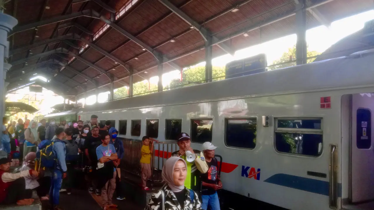 KAI Daop 8 menambah sat kereta jarak jauh sambut libur panjang Idul Adha. (Istimewa)