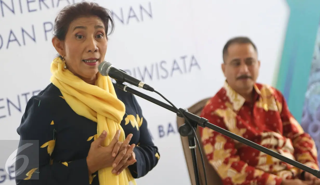 Menteri Kelautan dan Perikanan Susi Pudjiastuti menyampaikan sambutan usai penandatangan kerja sama antara Kementerian Pariwisata dan KKP, Jakarta, Selasa (7/2). Kerja sama meliputi pengembangan wisata bahari di Indonesia. (Liputan6.com/Immanuel Antonius)