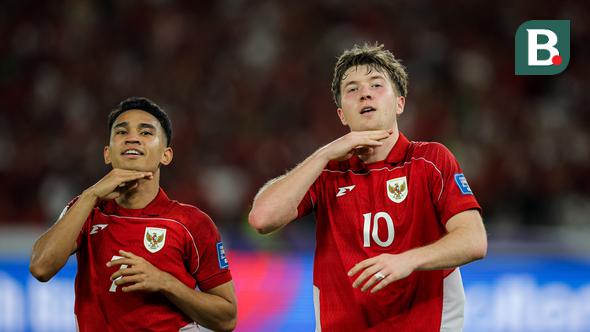 <p>Dua pemain Oxford United andalan Timnas Indonesia, Marselino Ferdinan dan Ole Romeny, merayakan gol yang dicetak ke gawang Bahrain dalam laga Kualifikasi Piala Dunia 2026 zona Asia di Stadion Utama Gelora Bung Karno (SUGBK) Senayan, Jakarta, Selasa (25/3/2025) malam WIB. Ole Romeny mencetak gol setelah memaksimalkan assist dari Marselino Ferdinan. (Bola.com/Bagaskara Lazuardi)</p>