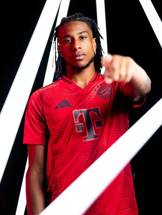 <p>Bayern Munchen resmi memboyong penyerang sayap muda Michael Olise dari klub Premier League, Crystal Palace. (FOTO: instagram.com/fcbayern/)</p>