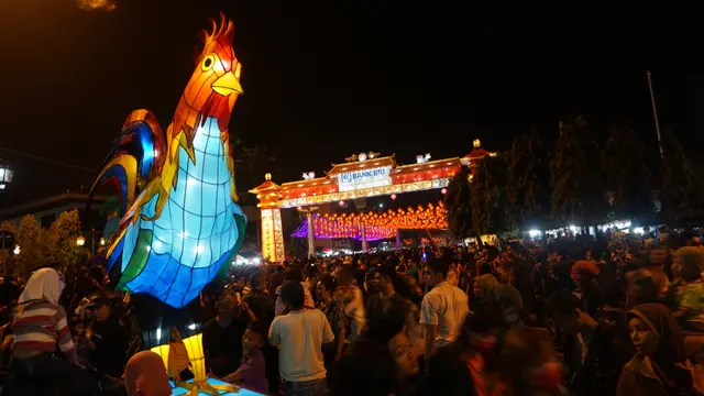Imlek di Kampung Jokowi, Kirab Kue Keranjang hingga Lampion Ayam 