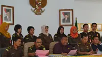 Kajari penyidik mengejar walikota Bengkulu. (Liputan6.com/Yulardi Hardjoputra)