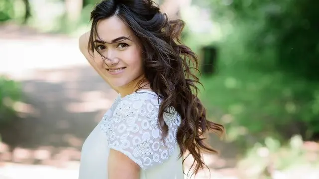 Deretan Gaya Rambut yang Bikin Wajah Lebih Tirus (Foto/Sumber: Freepik)