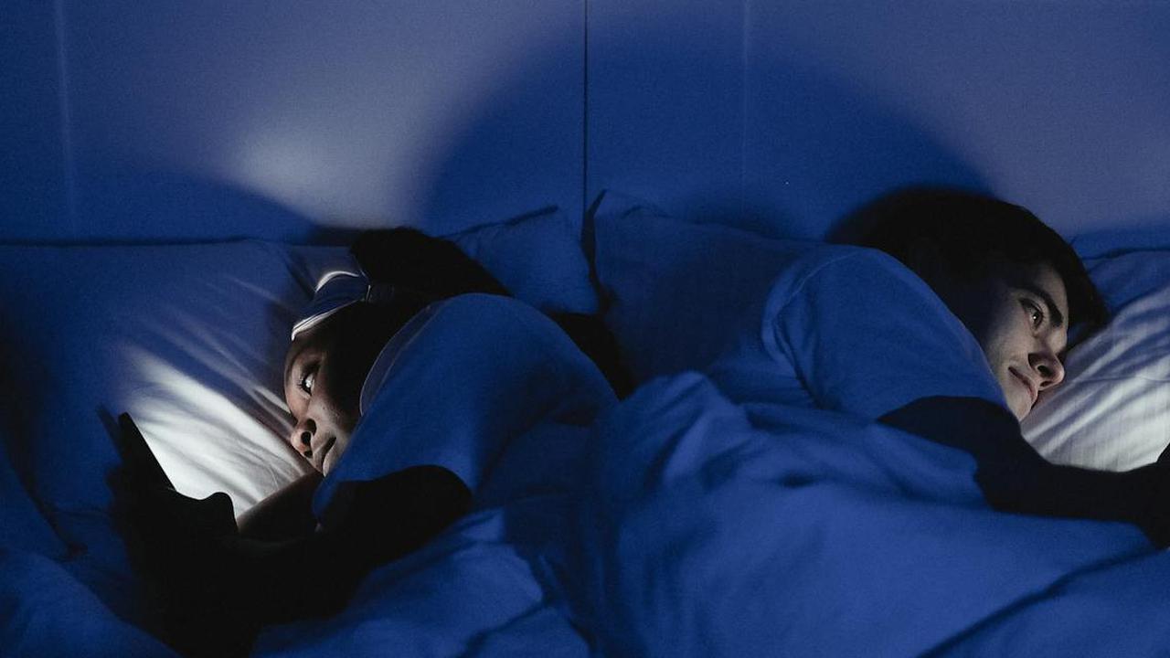 Main HP Sebelum Tidur Picu Insomnia dan Ganggu Kualitas Istirahat, Studi Ungkap Fakta Mengejutkan