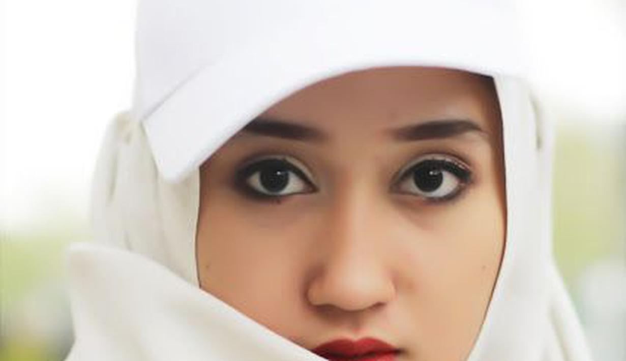 7 Ide Gaya Kekinian Padu Padan Hijab Dengan Topi Baseball Fimela