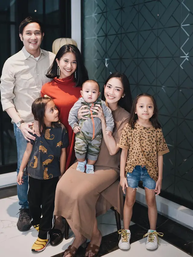 Potret Kedekatakan Ririn Dwi Ariyanti dengan Anak Tirinya Siti Adira Kania