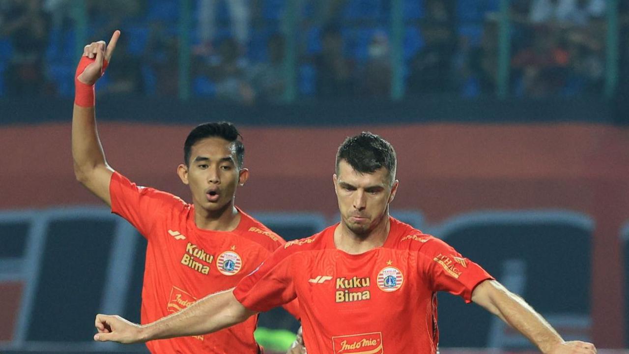 Sejak awal babak, duel antara Persija Jakarta vs Bhayangkara FC berlangsung seru. Macan Kemayoran sendiri tampil mendominsi jalannya laga meski sempat tertinggal lebih dahulu di menit ke-6 usai dijebol oleh Crislan Henrique.