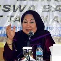 Rabu pagi (4/5), mantan Menteri Pemberdayaan Perempuan Tutty Alawiyah tutup usia. 