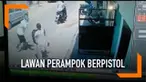 Seorang emak-emak di India dengan gagah berani melawan pria berpistol yang mencoba merampoknya.