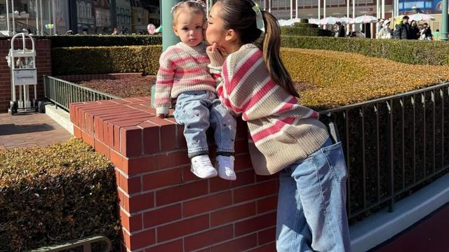 Jennifer Coppen dan Kamari kompak di Jepang. (credit:instagram.com/jennifercoppenreal20)