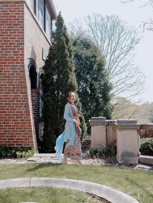 Beby berkuliah tiga tahun di Jakarta International College dan satu tahun terakhir di Western Michigan University. [Foto: IG/bebytsabina].