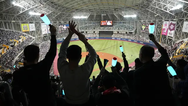 FOTO: Kursi Penonton Kembali Penuh Saksikan Pertandingan Bisbol di Korea Selatan