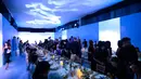 Di acara makan malam ini, ruangan berlatar langit berwarna biru langit, penuh dengan awan. Banyak tamu yang datang dari seluruh wilayah Asia Pasifik. Selain Cinta Laura, ada Presiden merek APAC Thibault Villet yang juga hadir di acara ini. Foto: Document/Tory Burch.