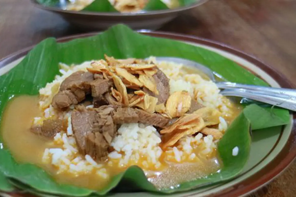 Ilustrasi nasi gandul./Copyright shutterstock.com