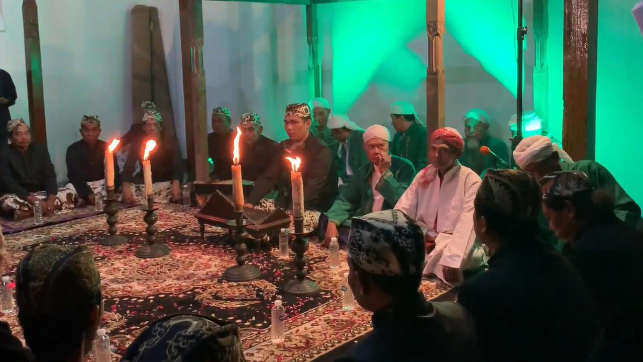 Sakralnya Tradisi Maca Babad, Ceritakan Putra Pajajaran yang Kabur dari Istana untuk Dirikan Cirebon