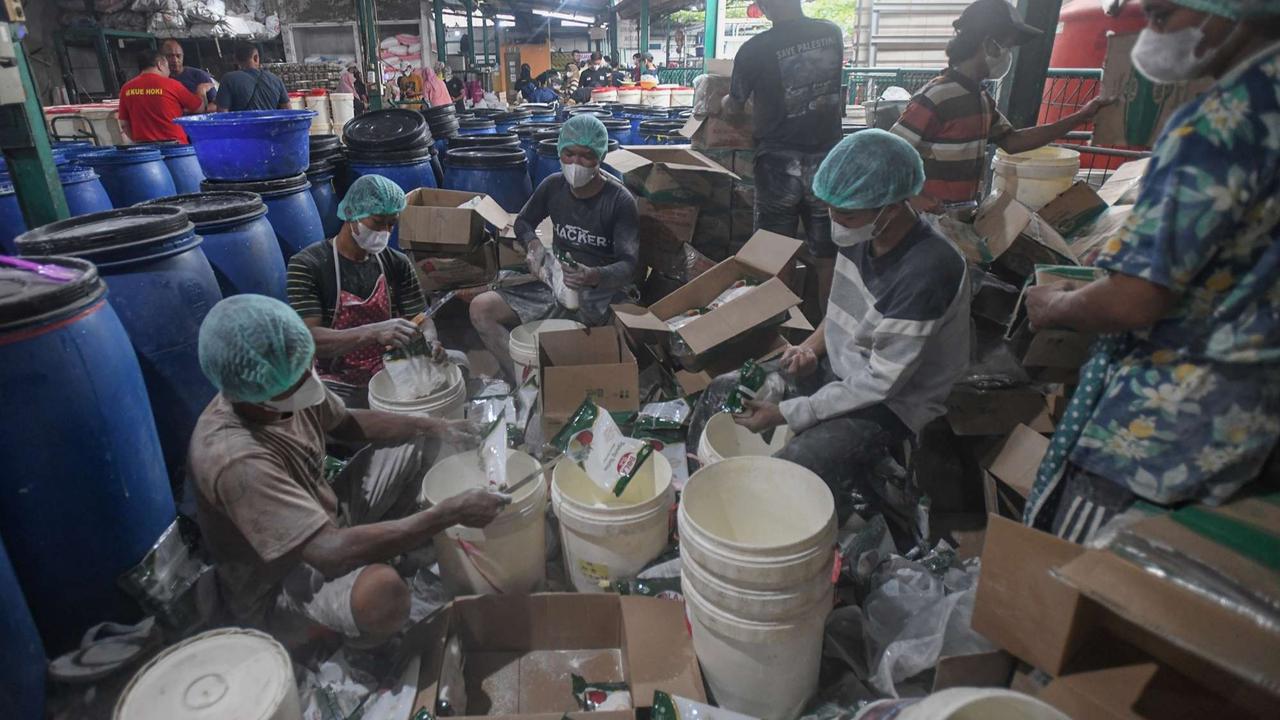 UMKM kue keranjang berdayakan warga sekitar