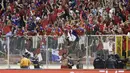 Bek Panama, Roman Torres, melakukan selebrasi usai mencetak gol ke gawang Kosta Rika pada laga kualifikasi Piala Dunia 2018 di Stadion Rommel Fernández, Selasa (10/10/2017). Panama menang 2-1 atas Kosta Rika. (AP/Arnulfo Franco)