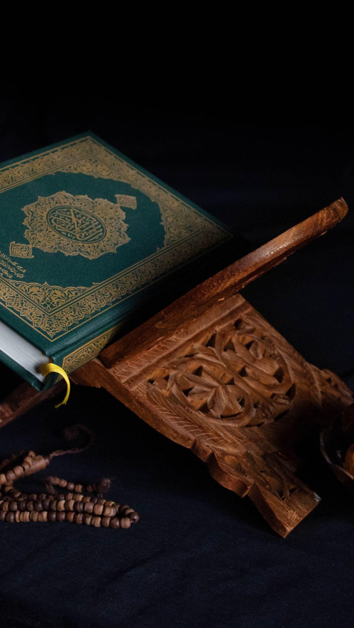 <b>Bacaan Surat Al-Waqiah Beserta Artinya</b>