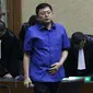 Terdakwa perintangan proses penyidikan KPK, Lucas saat menjalani sidang putusan di Pengadilan Tipikor, Jakarta, Rabu (20/3). Majelis Hakim menyebut Lucas terbukti bersalah merintangi penyidikan KPK atas kasus Eddy Sindoro.(Liputan6.com/Helmi Fithriansyah)