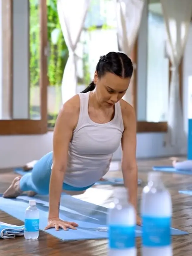 Sophia Latjuba lakukan yoga (Instagram/sophia_latjuba88)