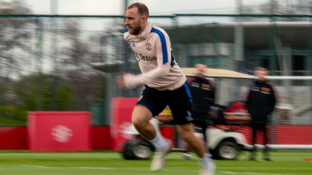 Foto: Christian Eriksen Kembali Berlatih di Carrington, MU Punya Amunisi Tambahan untuk Amankan Posisi Empat Besar Liga Inggris