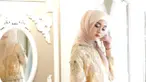 Ayu mengungkapkan selain busana berwarna putih, Anda dapat menggunakan busana bernuansa pastel yang lembut di hari Lebaran.