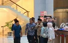 Yaqut Bergegas Naik Mobil Usai Diperiksa KPK Jadi Saksi Kasus Korupsi Kuota Haji: Tanyakan Langsung ke Penyidik