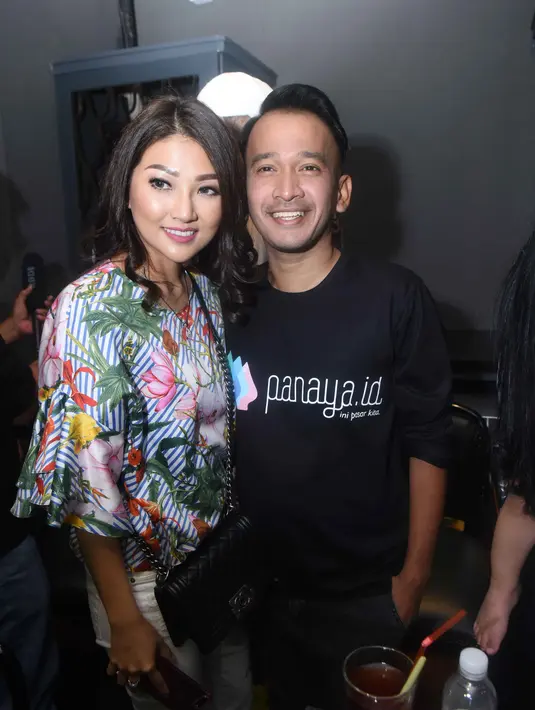 Sejak itu, suami Sarwendah itu membatasi dalam memberikan pernyataan terkait kondisi pelantun lagu Belah Duren tersebut. Lantas apa yang menjadi alasan Ruben belakangan tidak mau lagi menceritakan kondisi Jupe. (Nurwahyunan/Bintang.com)