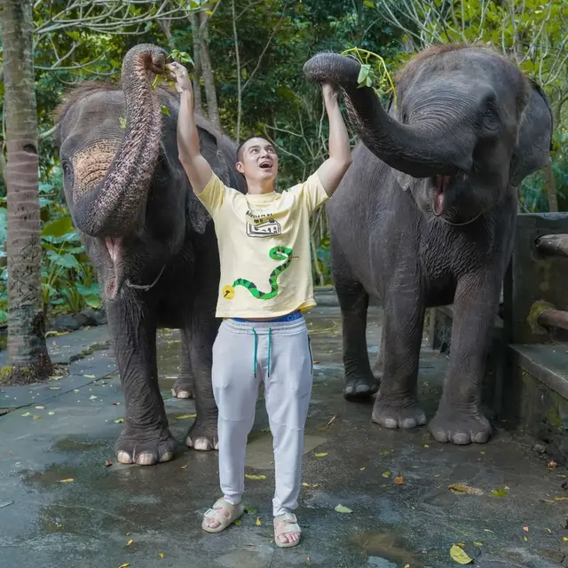 Potret Baim Wong Jadi Penyayang Hewan