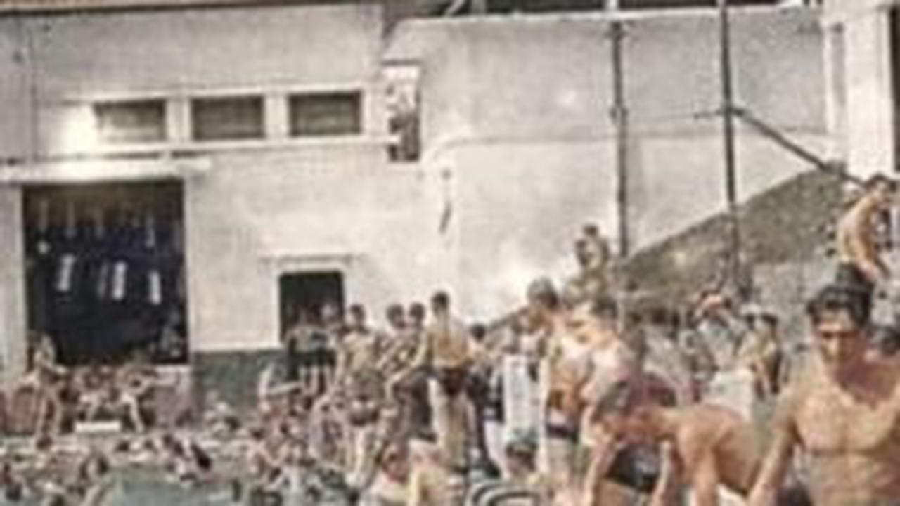 <b>Berenang Layaknya Pelancong</b>