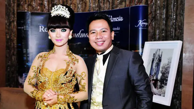 Lamaran Zaskia Gotik dan Vicky Prasetyo | Foto: Kapanlagi.com